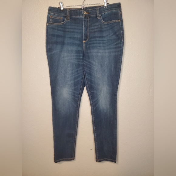 St. John's Bay/Universal Thread - Women's Straight Jeans Bundle - Picture 2 of 5